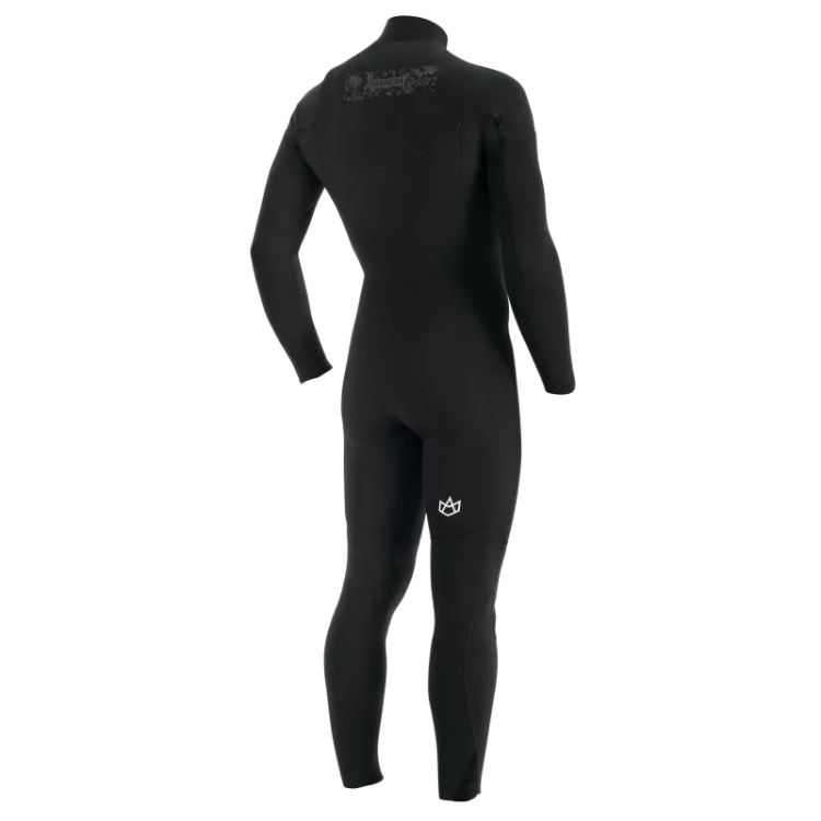 Pianka Manera X10D 4/3 mm – innowacyjna, szybkoschnąca, idealna do surfingu i kitesurfingu.