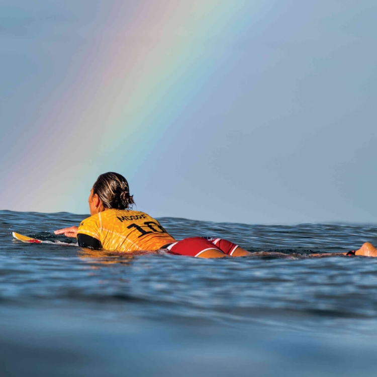 Hawaii Surf Legends – książka o hawajskim surfingu i Carissie Moore
