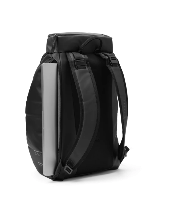 Plecak DB Hugger 20L to lekki, kompaktowy model na co dzień z ochroną laptopa i systemem Hook-Up.