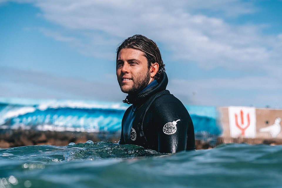 surfing z zatyczkami do uszu ochrona przed chorobą ucho surfera